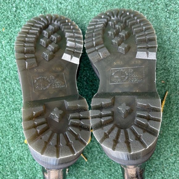 NWT Dr. Martens Ghilana Max Quad Platform Boot Distressed Patent Leather Black 6 - Picture 10 of 16